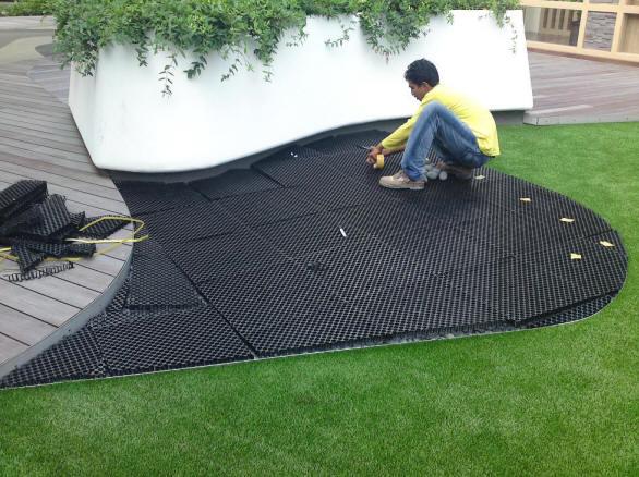 Load image into Gallery viewer, 30mm drainage cell installed onto rooftop area